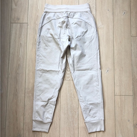 Athleta Headlands Hybrid Trek Jogger in Birch Gray Women’s Size 2/P - Picture 10 of 15